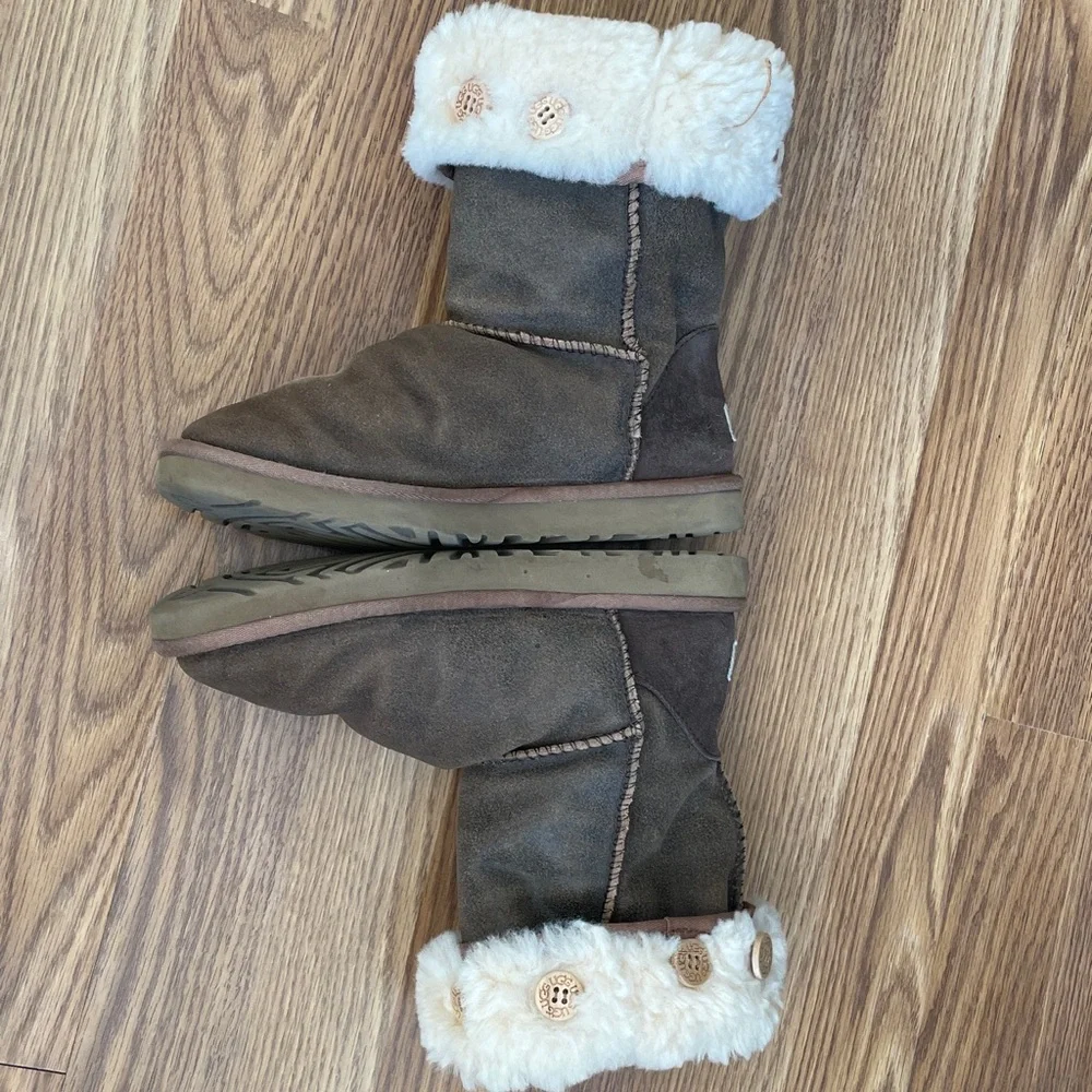 UGG Brown Boots Sz 7 with Buttons for Shearling Knit Cuffs (Cuffs Missing)